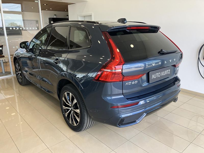 Volvo XC60 B5 AWD Plus Dark-REZERVACE - fotka 6 z 46