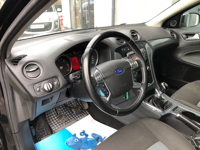 Ford Mondeo (2011) 1.6 TDCi - fotka 17 z 32
