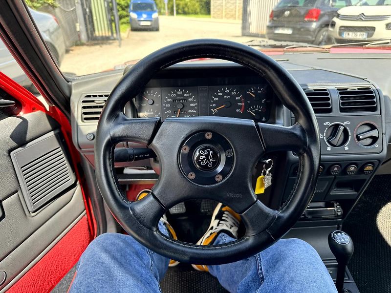 Peugeot 205 GTI 1.9 88 kW - fotka 8 z 16