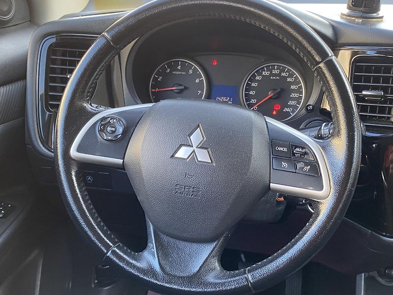 Mitsubishi Outlander (2014) 2,0i - Invite - 1 Majitel - fotka 23 z 42
