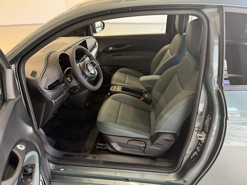 Fiat 500e (2025) Giorgio Armani Hatchback 42 kW - fotka 19 z 29