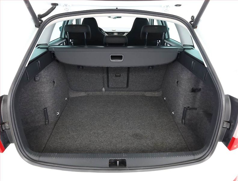 Škoda Octavia (2015) Style 2.0 TDI, Navi, Xenony - fotka 18 z 19