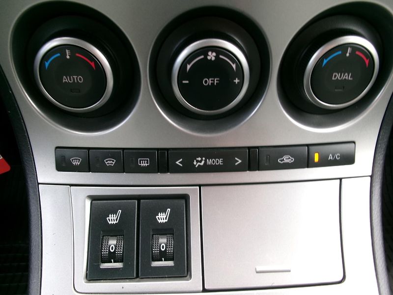 Mazda 3 (2009) 1,6i AC NAVI TEMP VÝHŘEV - fotka 22 z 31