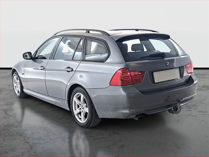 BMW Řada 3 (2009) 318 i, Tempomat - fotka 4 z 18