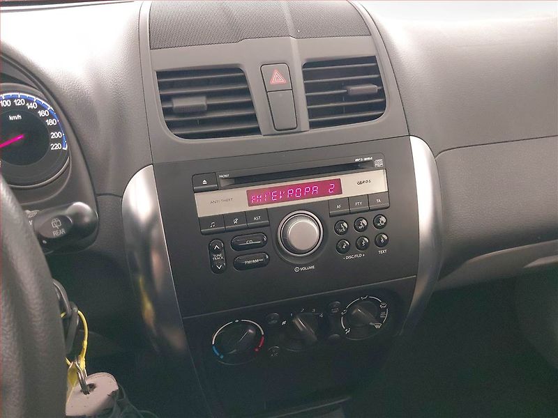 Suzuki SX4 (2010) 1.5 VVT - fotka 12 z 17
