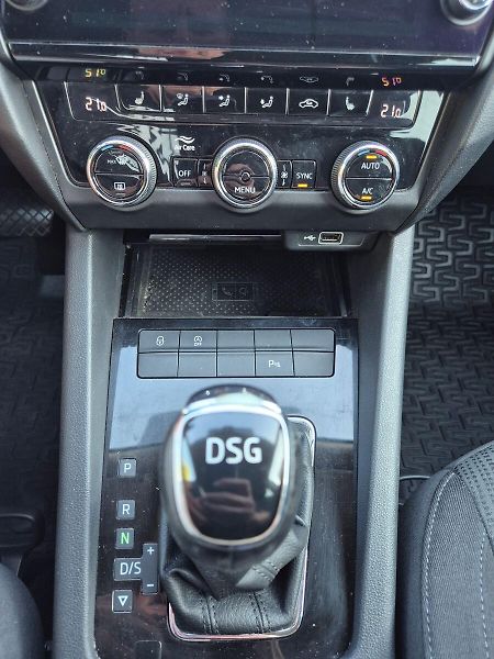 Škoda Octavia Combi 2,0 TDI DSG Style Plus, - fotka 19 z 20