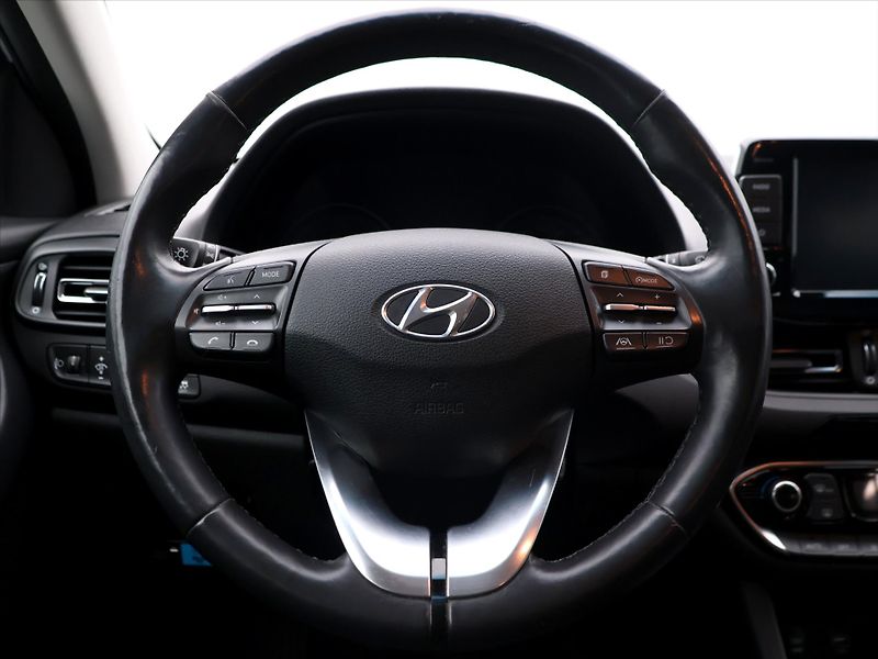 Hyundai i30 1,6 CRDi 85kW Smart LED CZ - fotka 17 z 36