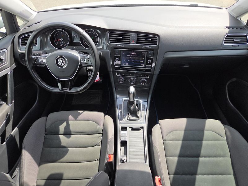 Volkswagen Golf (2018) 1,6TDi AUTOMAT  - fotka 8 z 10