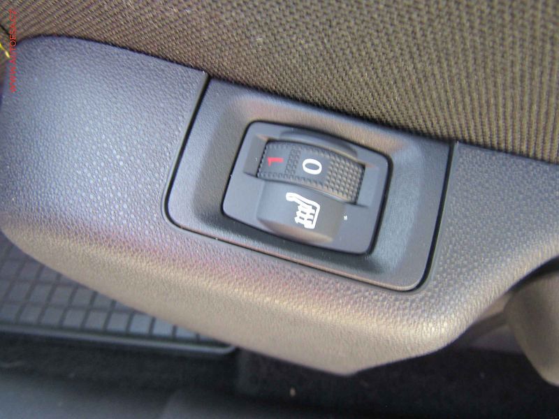 Citroën C3 (2019) 1.2 PT, 2.maj,ČR, Feel, STK7 - fotka 18 z 20