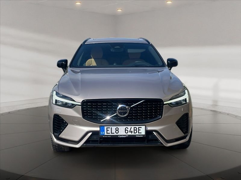 Volvo XC60 2,0 T6 Rech.Ult.Bright AWD AT - fotka 2 z 11