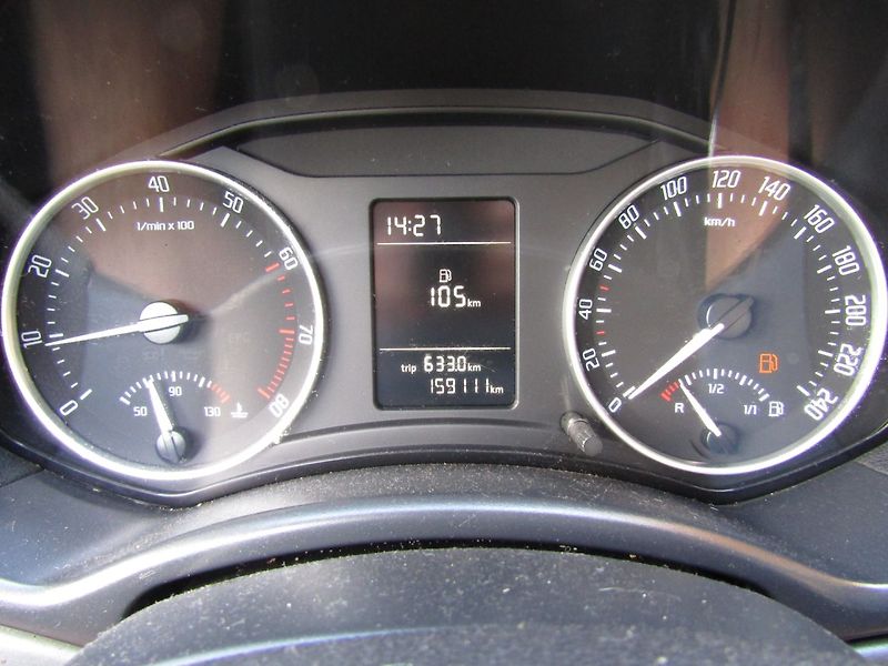 Škoda Octavia (2011) 1.6 MPI 75kW 1.MAJITEL - fotka 27 z 44