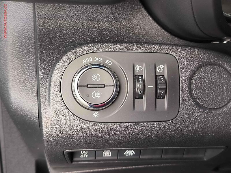 Opel Combo (2019) 1.2T, 2.maj,ČR, AC, tempo - fotka 16 z 21