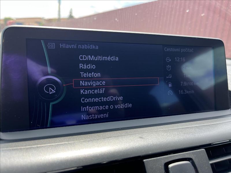 BMW Řada 1 2,0 120d AUTOMAT HARMAN NAVI - fotka 20 z 44