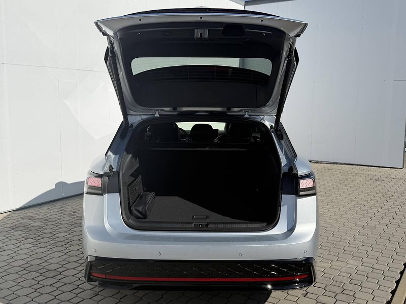 Volkswagen ID.7 Tourer (2025) GTX People 86kWh 4Motion - fotka 4 z 25