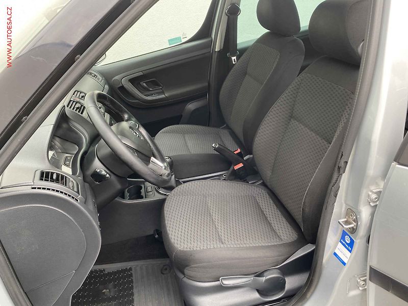 Škoda Roomster (2015) 1.2 TSi, ČR, Ambition, zmk. - fotka 9 z 17