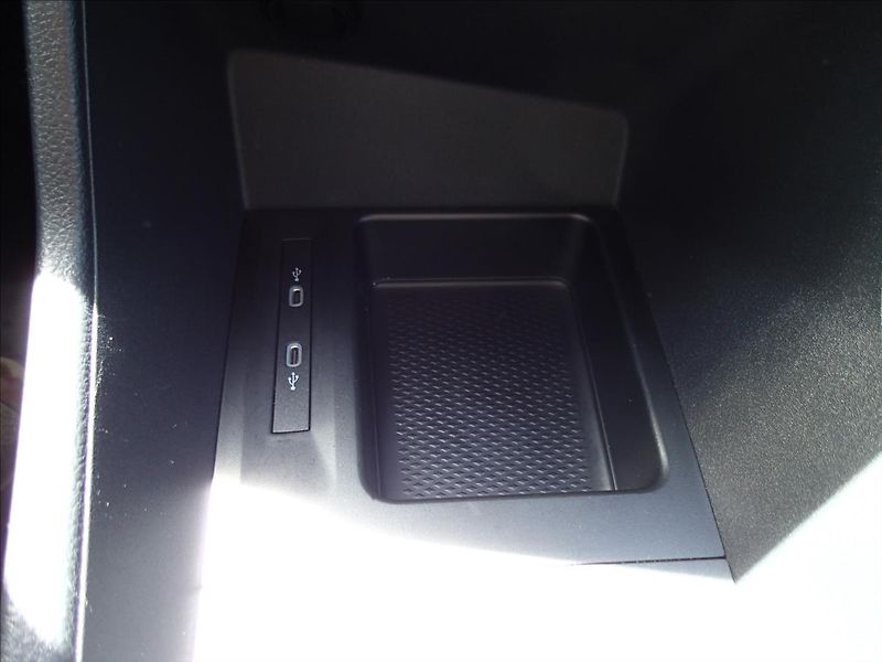Volkswagen Caddy 1,5 1.maj. 26 000 Km, záruka - fotka 22 z 41