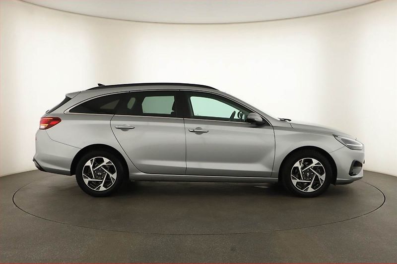 Hyundai i30 (2025) Style 1.5 T-GDI MHEV 48V - fotka 6 z 14