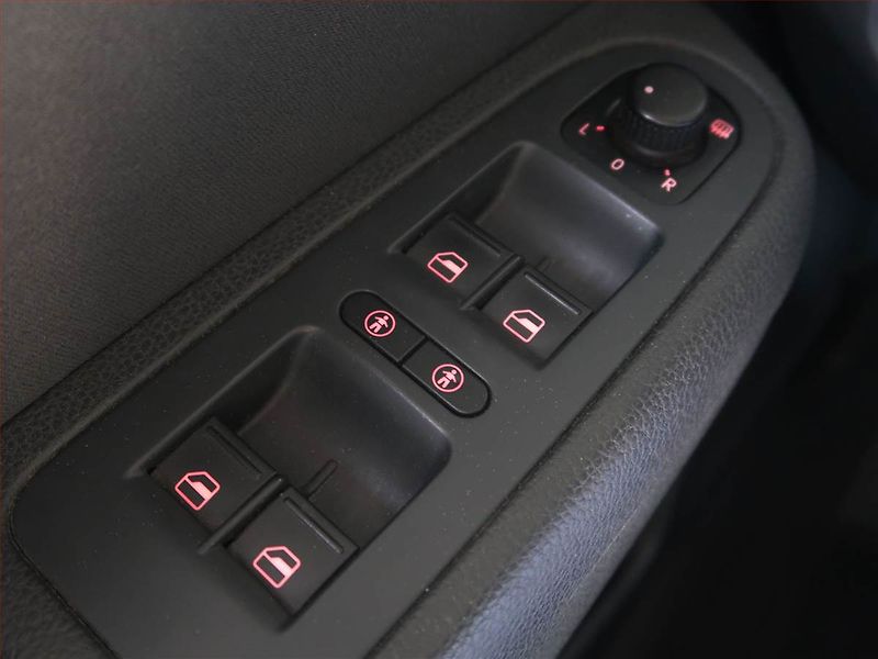 Volkswagen Sharan (2012) 2.0 TDI, Automat, 7 míst - fotka 19 z 19