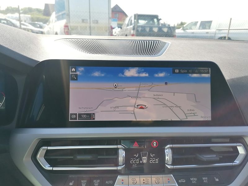 BMW Řada 3 (2022) 2.0 318D A/T Kůže - fotka 13 z 34