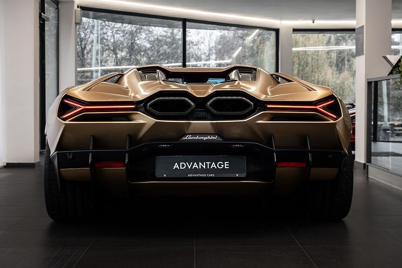 Lamborghini Revuelto - fotka 3 z 22