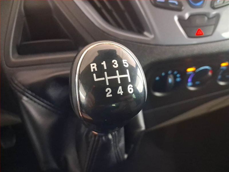 Ford Tourneo Custom (2016) Titanium 2.0 EcoBlue, ČR - fotka 13 z 21