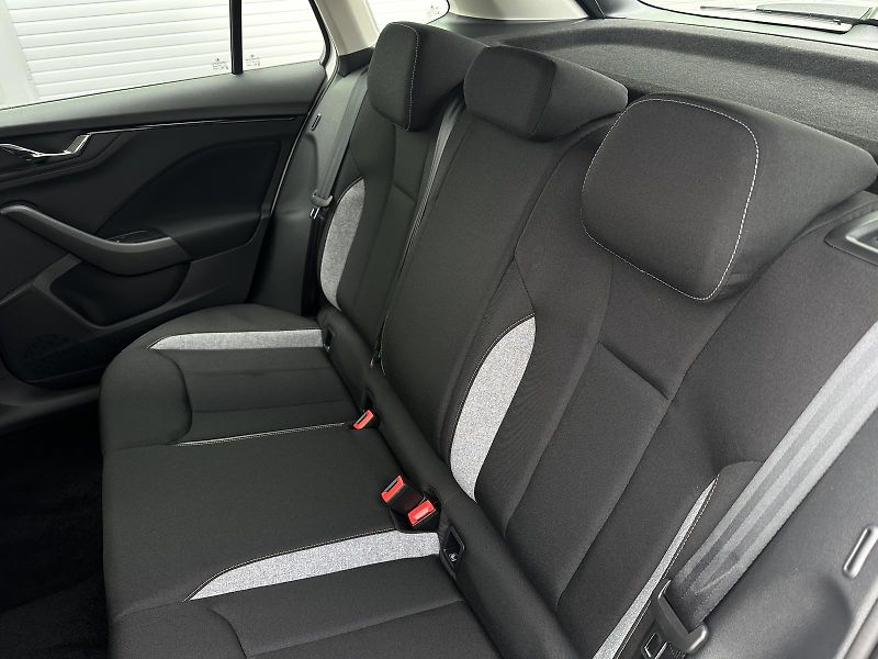 Škoda Kamiq 1.0TSi 116PS Selection 2Z.KLIM - fotka 32 z 37