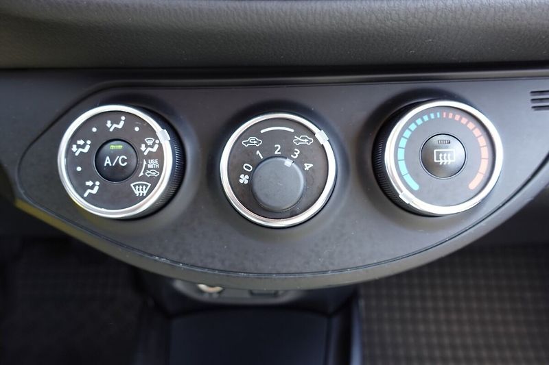 Toyota Yaris ZLEVNĚ 1.5 Dual VVT-i 6M/T Act - fotka 21 z 28