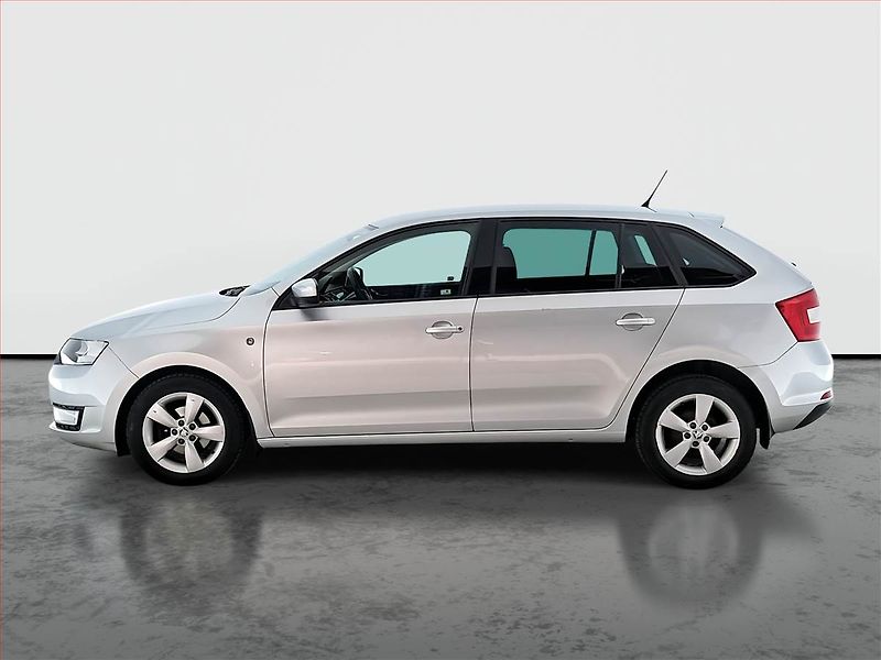 Škoda Rapid (2014) Spaceback 1.2 TSI, ČR,1.maj - fotka 3 z 16