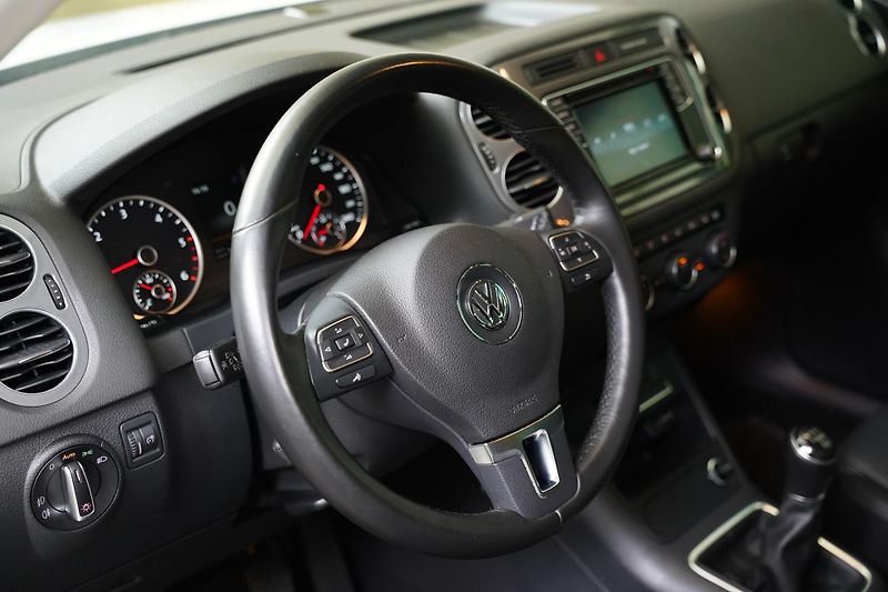 Volkswagen Tiguan - fotka 14 z 25