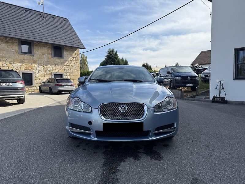 Jaguar XF 2.7D 152 kW - fotka 2 z 22
