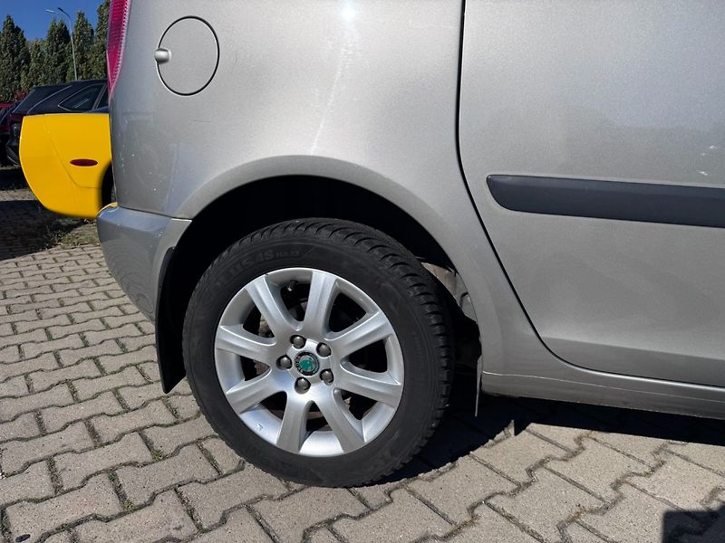 Škoda Roomster (2011) 1,2 TSI 77 KW KILOMETRY TAŽNÉ - fotka 15 z 50