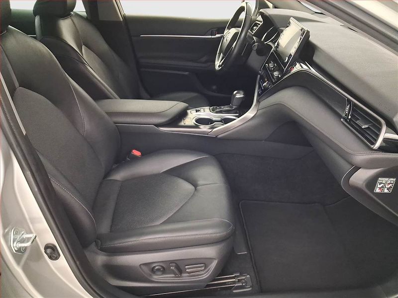 Toyota Camry (2022) Executive 2.5 Hybrid - fotka 9 z 20