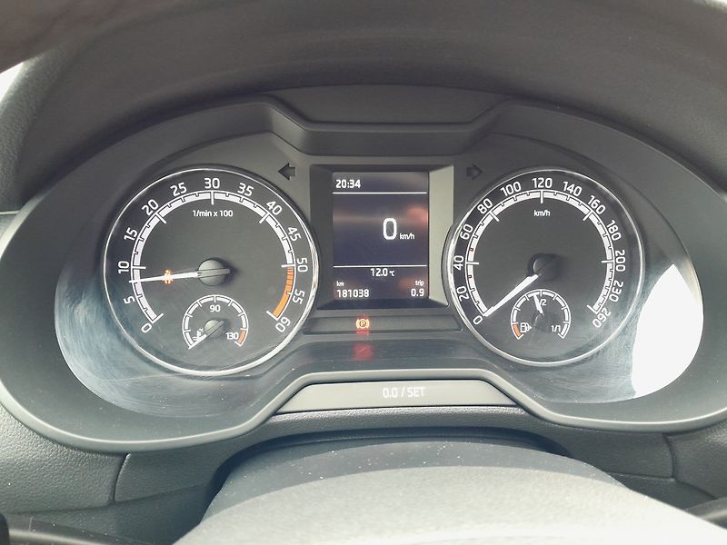 Škoda Octavia 1.6 TDI 85 kW - fotka 18 z 27