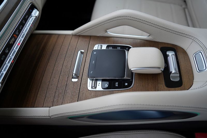 Mercedes-Benz GLS 350d 4Matic /21/360/7míst/ČR - fotka 46 z 50