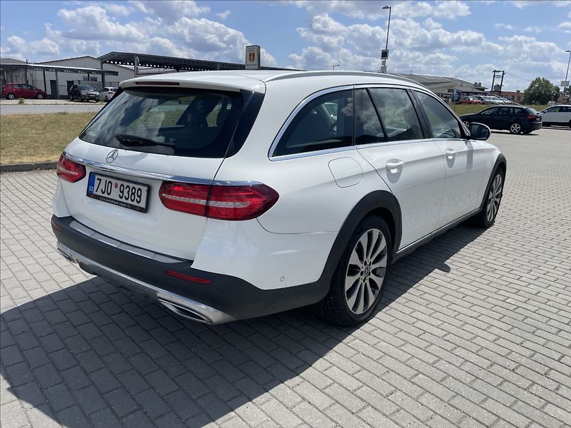 Mercedes-Benz Třídy E 2,0 d 4MATIC All-Terrain LED H - fotka 36 z 38
