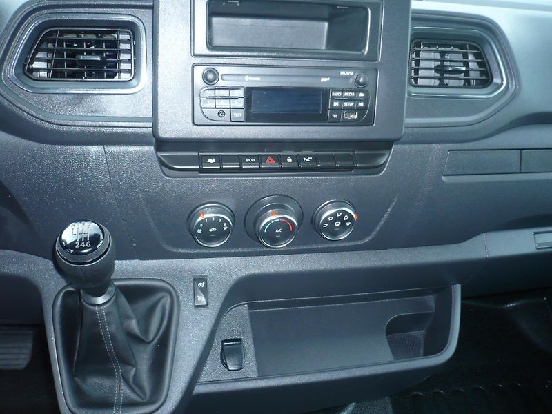Renault Master 2.3dCi L3H2 DPH Klima - fotka 12 z 28
