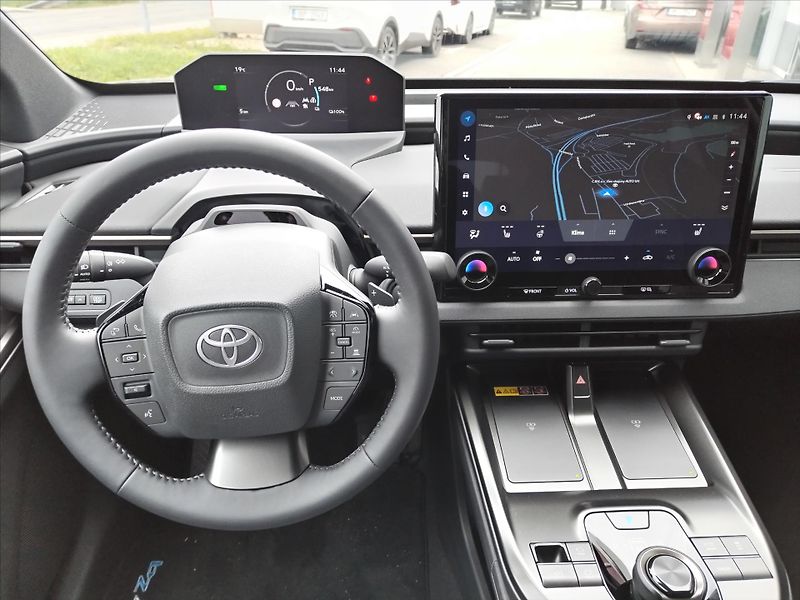 Toyota bZ4X BEV 73,1 kWh  STYLE FWD - fotka 7 z 14
