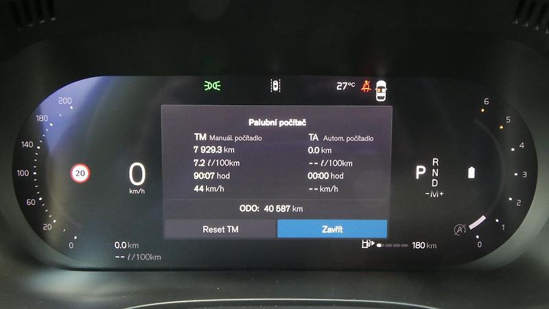 Volvo XC60 B4 mHEV AWD Plus Dark - fotka 13 z 22