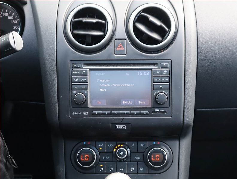 Nissan Qashqai (2012) 1.6 dCi, Navi, Tempomat - fotka 12 z 18