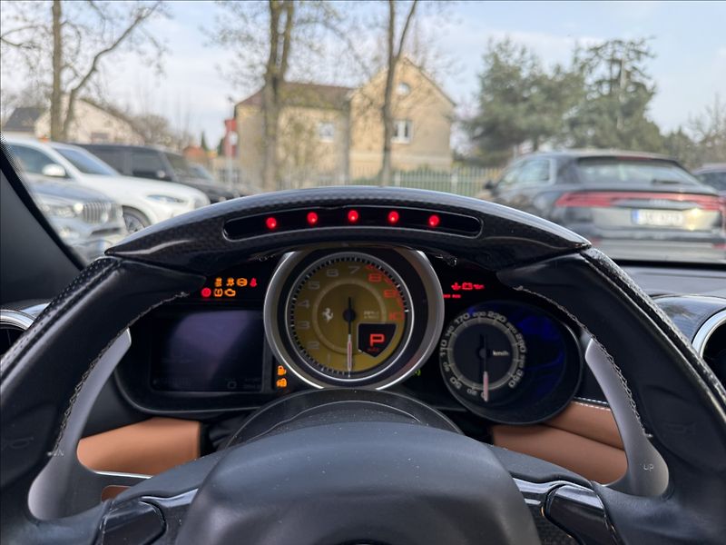 Ferrari California T 3,9 V8 412 kW - fotka 20 z 26