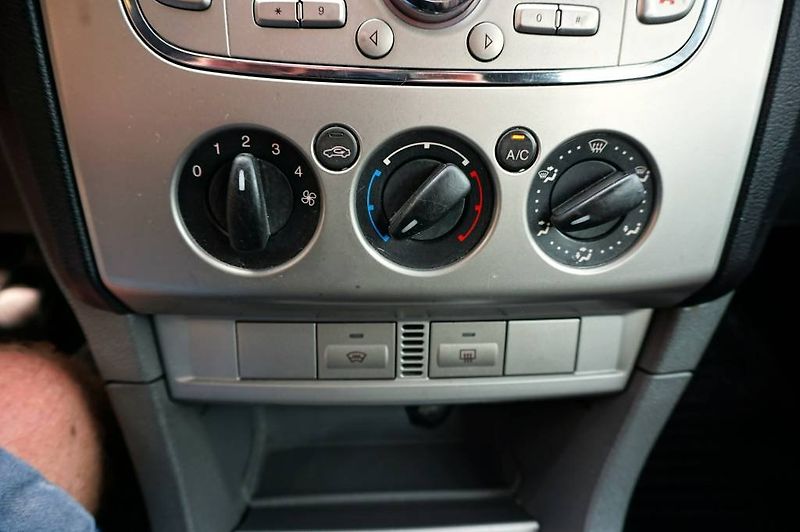 Ford Focus (2009) TREND 1,6 16V 74 kW - fotka 29 z 36