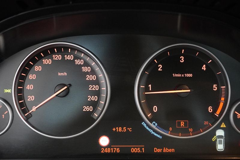 BMW Řada 5 520D 140kW AUTOMAT - fotka 23 z 31