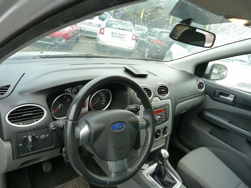 Ford Focus 1.6 16v - fotka 9 z 18