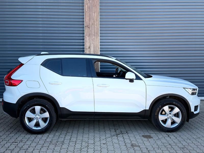 Volvo XC40 T2 Momentum Core LED Kam Asist - fotka 4 z 24