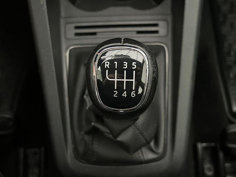 Škoda Fabia 1.0 TSI Ambition - fotka 16 z 24