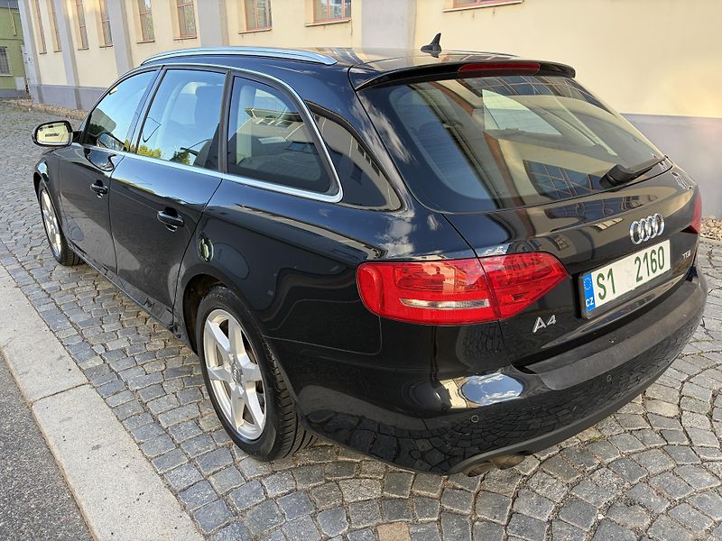 Audi A4 2,0 TDI, manual, nehavarovane - fotka 9 z 26