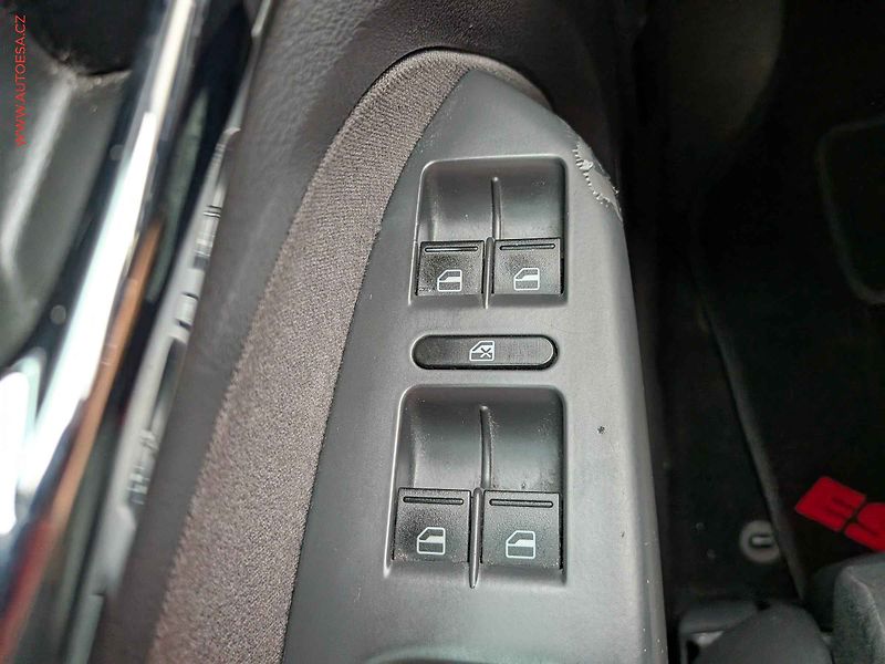 Volkswagen Touran (2006) 2.0TDi, DSG - fotka 12 z 13
