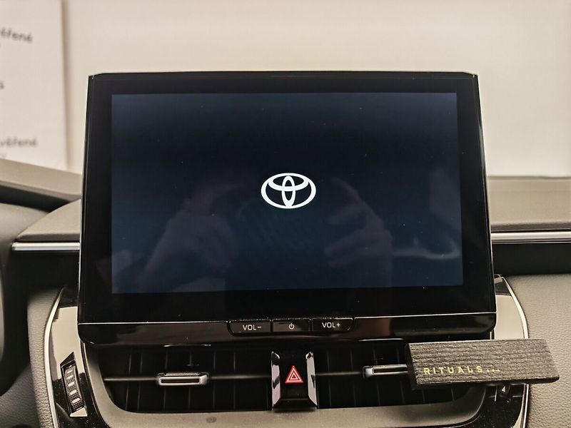 Toyota Corolla Touring sports, 1.8 Hybrid GR - fotka 28 z 36