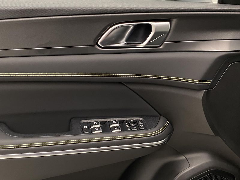 Lynk & Co 01 (2025) CORE PHEV AUT CZ 1.maj - fotka 24 z 96