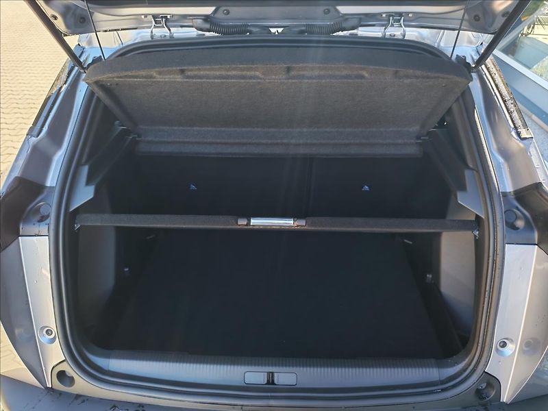 Peugeot 2008 (2026) 1,2 2008 ALLURE Hybrid 145 e-D - fotka 10 z 17